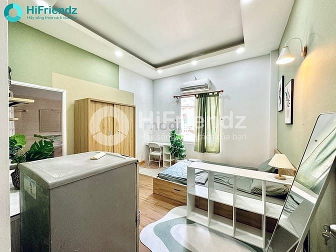Hình ảnh Phòng Studio cửa sổ trời thoáng mát, tone màu xanh mát mẻ