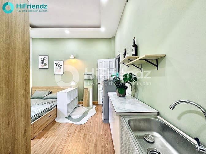 Hình ảnh Phòng Studio cửa sổ trời thoáng mát, tone màu xanh mát mẻ
