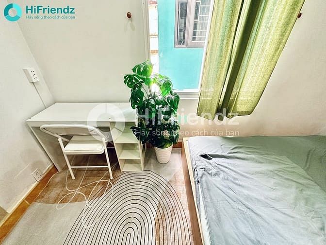 Hình ảnh Phòng Studio cửa sổ trời thoáng mát, tone màu xanh mát mẻ