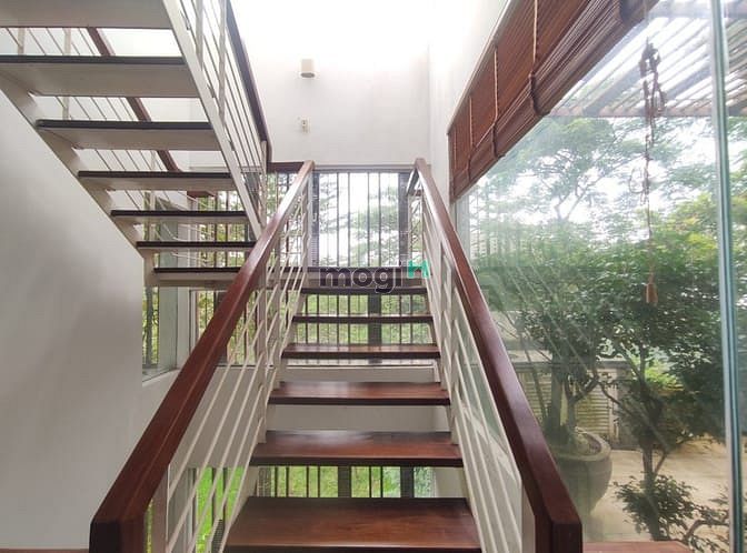 Hình ảnh Biệt thự xây cao cấp, có hầm và hồ bơi