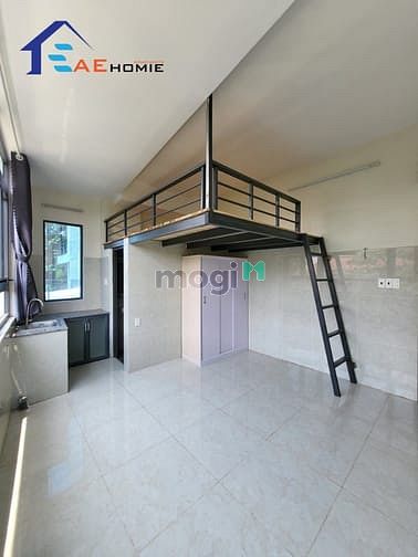 Hình ảnh Phòng có gác và cửa sổ lớn thoáng mát sạch sẽ