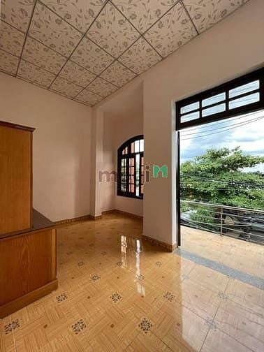 Hình ảnh Cho thuê nhà 2 tầng MT Đào Sư Tích gần bến xe