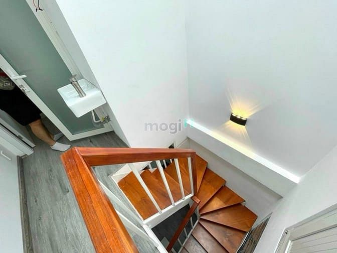 Hình ảnh Siêu phẩm nhà đẹp 2 tầng Phan Văn Trị, P11, 20m2, 2.36 tỷ TL