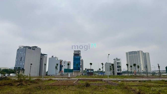 Hình ảnh Nhỉnh 8tỷ có ngay lô đất kim cương mặt đường lớn đất dịch vụ vân