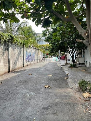 Hình ảnh Còn sót miếng đất trống, kdc bình lợi, quận bình thạnh, xây dựng tự do