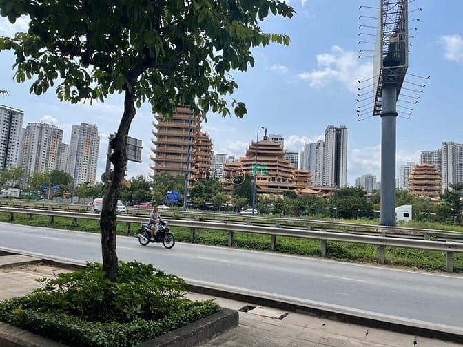 Hình ảnh Đất lô góc mặt tiền mai trí thọ 2300m2 chỉ 150 tỷ tl