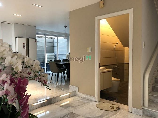 Hình ảnh Biệt thự khu Ao Sen Tên Lửa, Bình Tân, 10x20m, có hầm,nội thất cao cấp