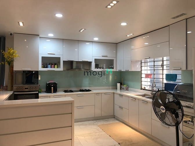 Hình ảnh Biệt thự khu Ao Sen Tên Lửa, Bình Tân, 10x20m, có hầm,nội thất cao cấp