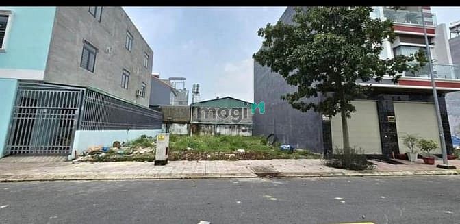 Hình ảnh Cực đẹp lô đất nằm trong kdc phong phú 5 gần bến xe q8 TPHCM