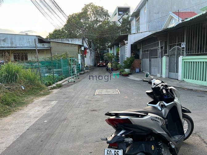 Hình ảnh Hàng hot! Cần bán gấp lô đất đường thông xe hơi Tây Hòa - Phước Long A