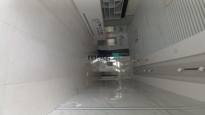 Hình ảnh Cho thuê nhà Phan Khiêm Ích có thang máy giá 75 tr/th