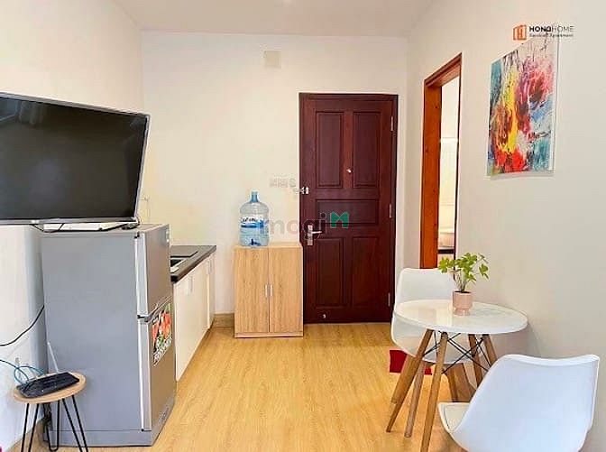 Hình ảnh Phòng Ban Công Siêu Rộng Hoàng Sa Quận 1