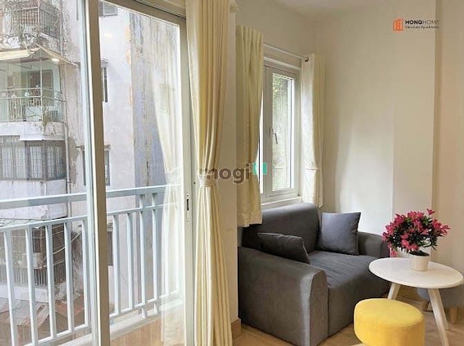 Hình ảnh Phòng Ban Công Siêu Rộng Hoàng Sa Quận 1