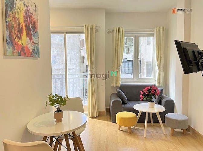 Hình ảnh Phòng Ban Công Siêu Rộng Hoàng Sa Quận 1