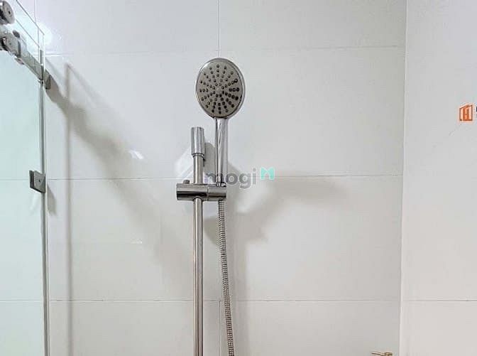 Hình ảnh Phòng Ban Công Siêu Rộng Hoàng Sa Quận 1