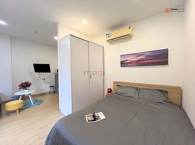 Hình ảnh Phòng Ban Công Siêu Rộng Hoàng Sa Quận 1