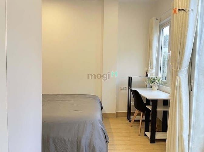 Hình ảnh Phòng Ban Công Siêu Rộng Hoàng Sa Quận 1