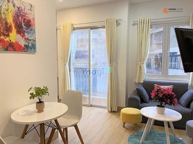 Hình ảnh Phòng Ban Công Siêu Rộng Hoàng Sa Quận 1