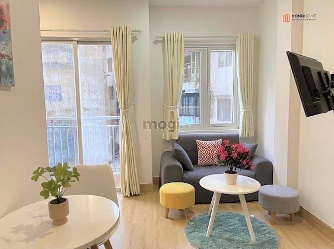 Hình ảnh Phòng Ban Công Siêu Rộng Hoàng Sa Quận 1