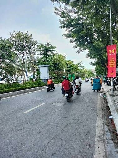 Hình ảnh Bán Đất Lạc Long Quân Tây Hồ. Ngõ To. DT 149M. MT 6,6M. Giá 10,8 Tỷ