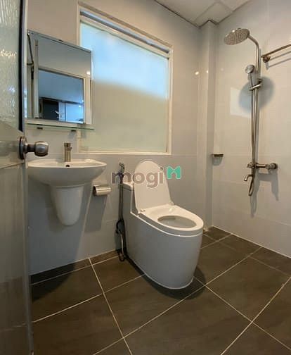 Hình ảnh Mb6623 nạp rút nhanh chóng full nội thất- cửa sổ lớn ngay trung tâm Quận 1