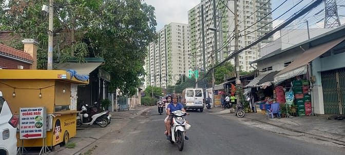 Hình ảnh Ngộp Bank bán gấp lô đất MTKD, 19x43m 100% thổ cư Chỉ 100TR/M2 Trường