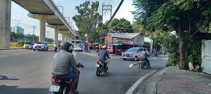 Hình ảnh Ngộp Bank bán gấp lô đất MTKD, 19x43m 100% thổ cư Chỉ 100TR/M2 Trường