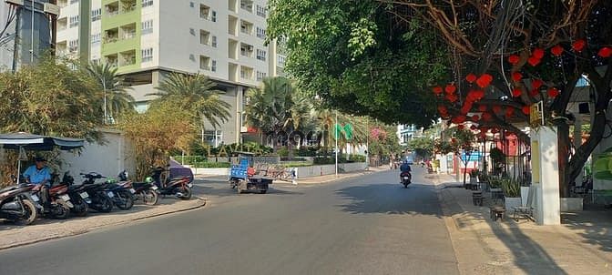 Hình ảnh Ngộp Bank bán gấp lô đất MTKD, 19x43m 100% thổ cư Chỉ 100TR/M2 Trường