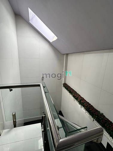 Hình ảnh GẤP BÁN CHDV 8PN- 66m2 đối diện chợ Gò Vấp - sát mặt tiền