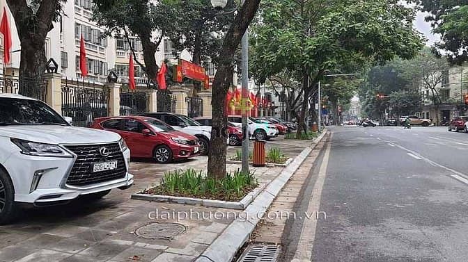 Hình ảnh Cho thuê nhà mặt phố BÀ TRIỆU, 275m2 x 2 tầng, Mặt tiền 9m