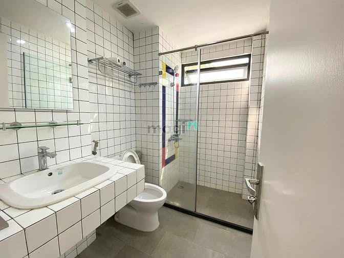 Hình ảnh NGUYỄN THÁI BÌNH | STUDIO Cửa sổ thoáng; thang máy; gần chợ Bến Thành