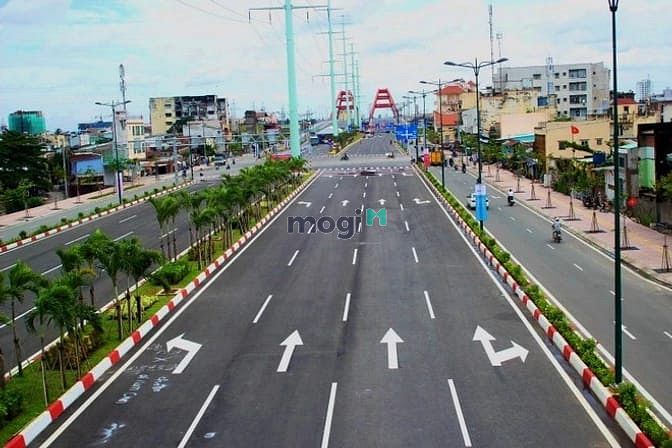 Hình ảnh Bán lô đất 3MT đường Phạm Văn Đồng chỉ 215triệu/m2 đã có GPXD 2 hầm 15