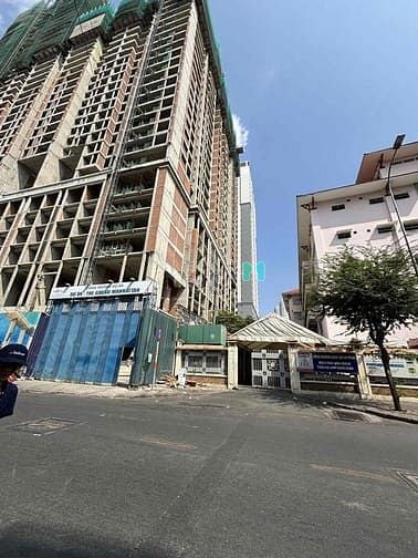 Hình ảnh Cho Thuê Nguyên Căn Mặt Tiền Quận 1