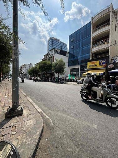 Hình ảnh Cho Thuê Nguyên Căn Mặt Tiền Quận 1