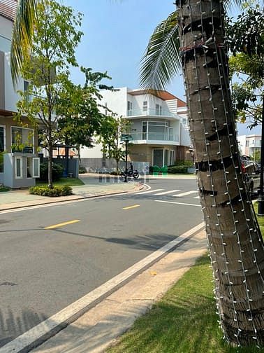 Hình ảnh Bán lại căn Nhà Phố Liền vòng xoay Phú Hữu dt 115m2 giá 6,6ty (100%)