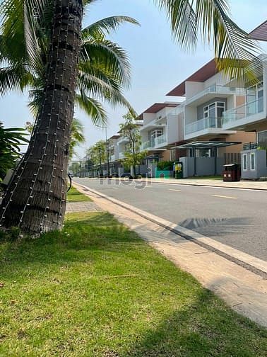 Hình ảnh Bán lại căn Nhà Phố Liền vòng xoay Phú Hữu dt 115m2 giá 6,6ty (100%)