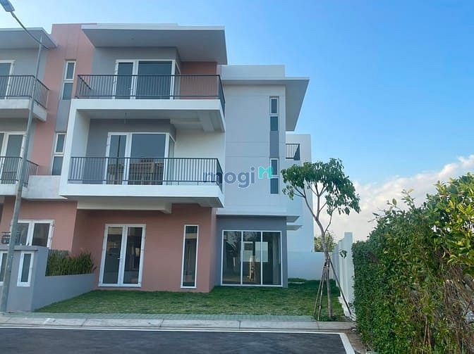 Hình ảnh Bán lại căn Nhà Phố Liền vòng xoay Phú Hữu dt 115m2 giá 6,6ty (100%)