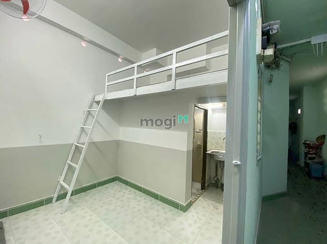 Hình ảnh Phòng máy lạnh, nóng lạnh giá chỉ 3tr2 P13 Tân Bình