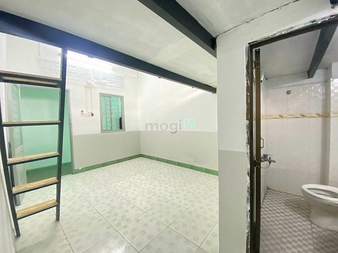 Hình ảnh Phòng máy lạnh, nóng lạnh giá chỉ 3tr2 P13 Tân Bình