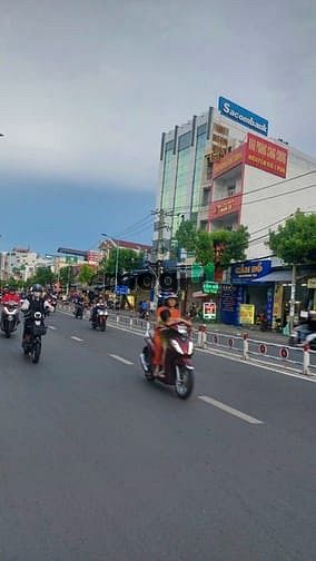 Hình ảnh CHDV đường Lê Văn Quới 132m² ( 8 x 16 ) 23 phòng thu nhập 70 triệu