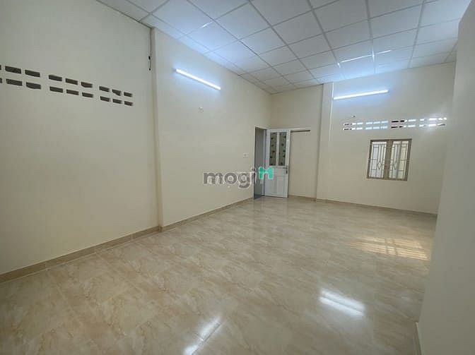 Hình ảnh Cho thuê nhà lớn 6.5x15m 1 lầu hẻm Trần Phú Quận 5