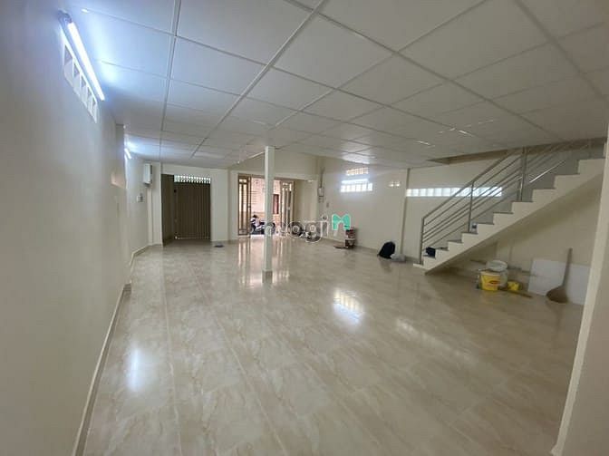 Hình ảnh Cho thuê nhà lớn 6.5x15m 1 lầu hẻm Trần Phú Quận 5
