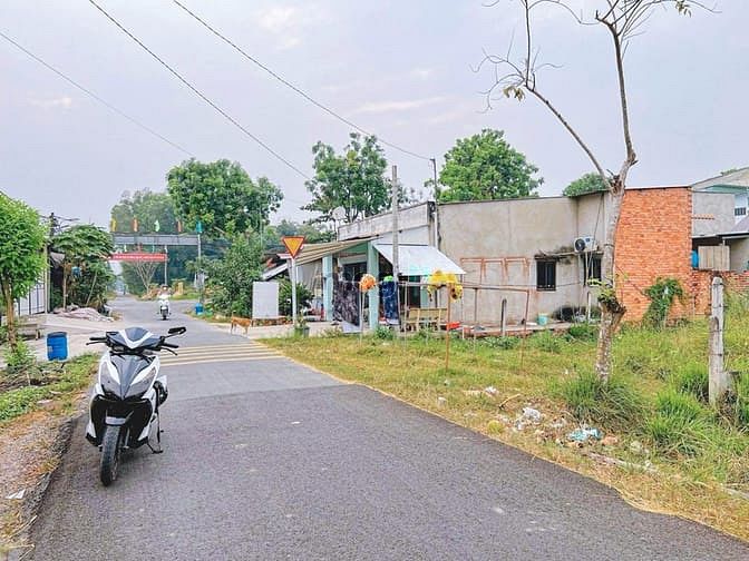 Hình ảnh NHẬP HÀNG Bán lô đất 10x25m 255m2, FULL thổ, MTĐ Nguyễn Thị Lắng