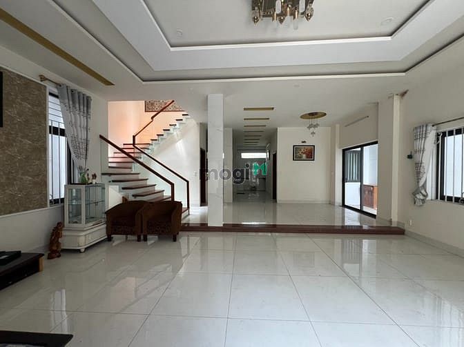 Hình ảnh Cho thuê nhà 2,5 tầng 200m2 đường Lê Ấm, Hoà Xuân