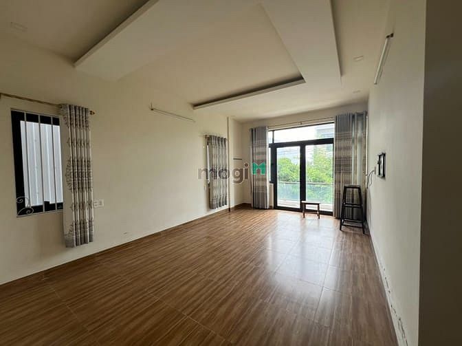 Hình ảnh Cho thuê nhà 2,5 tầng 200m2 đường Lê Ấm, Hoà Xuân