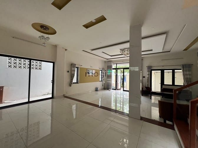 Hình ảnh Cho thuê nhà 2,5 tầng 200m2 đường Lê Ấm, Hoà Xuân