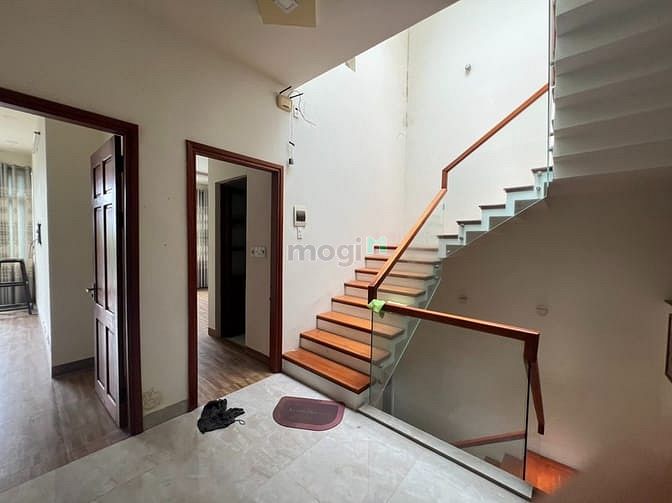 Hình ảnh Cho thuê nhà 2,5 tầng 200m2 đường Lê Ấm, Hoà Xuân