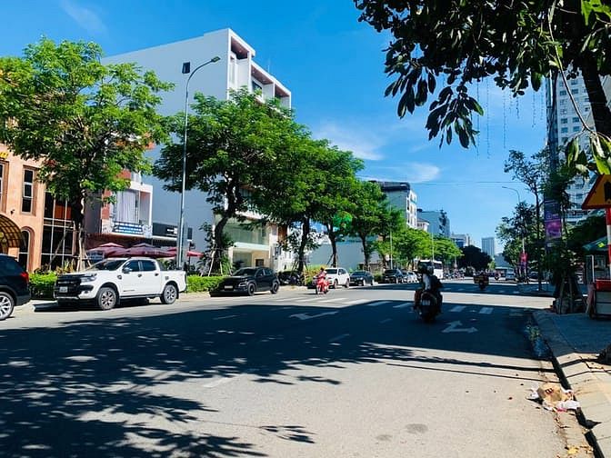 Hình ảnh Cho thuê dài hạn cặp đất 200m2 đường Trần Hưng Đạo ngay Monarchy