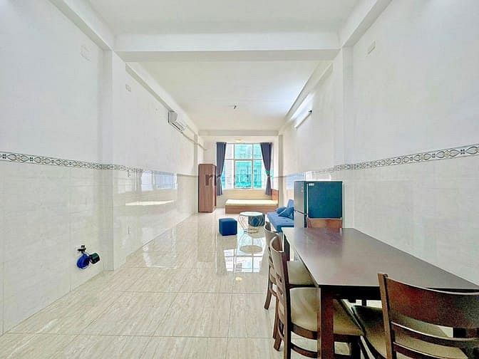 Hình ảnh Phòng Studio cửa sổ lớn thoáng mát ngay mặt tiền, gần sân bay