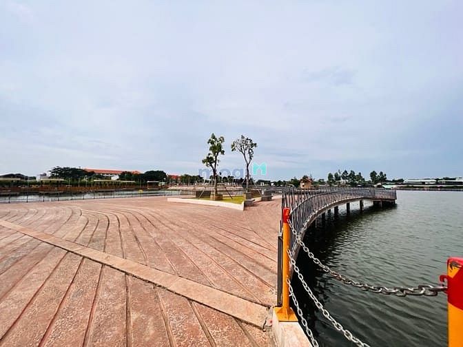 Hình ảnh Cực Hiếm Lô Biệt Thự View Công Viên Sinh Thái Hóc Môn 10x34m 16.5 Tỷ